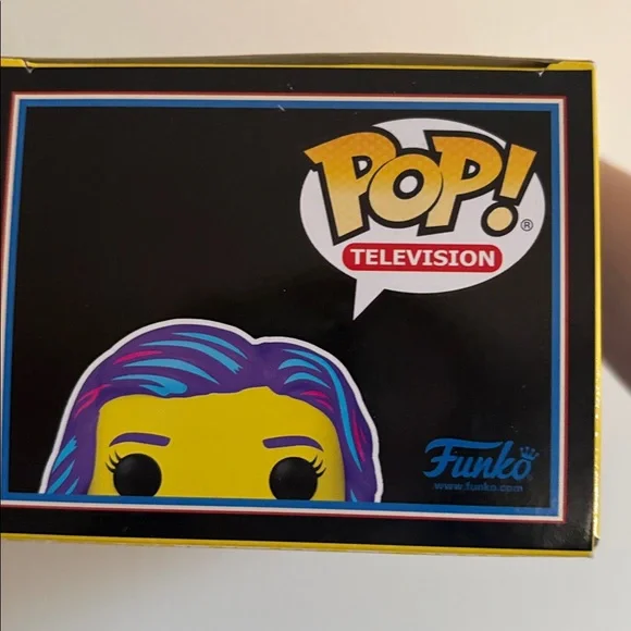 Funko Pop Stranger Things Eleven - glow in the dark EXCLUSIVE - Picture 5 of 6